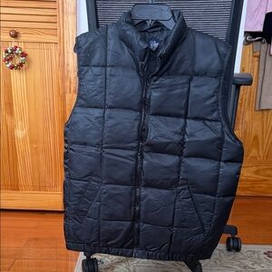 GAP Men's Black Puffer Vest